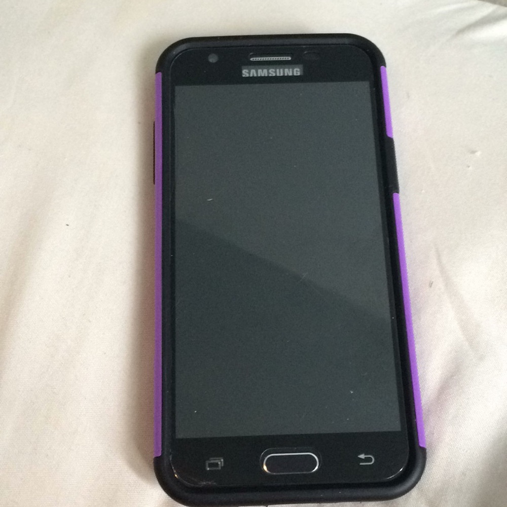 Samnsung with purple case